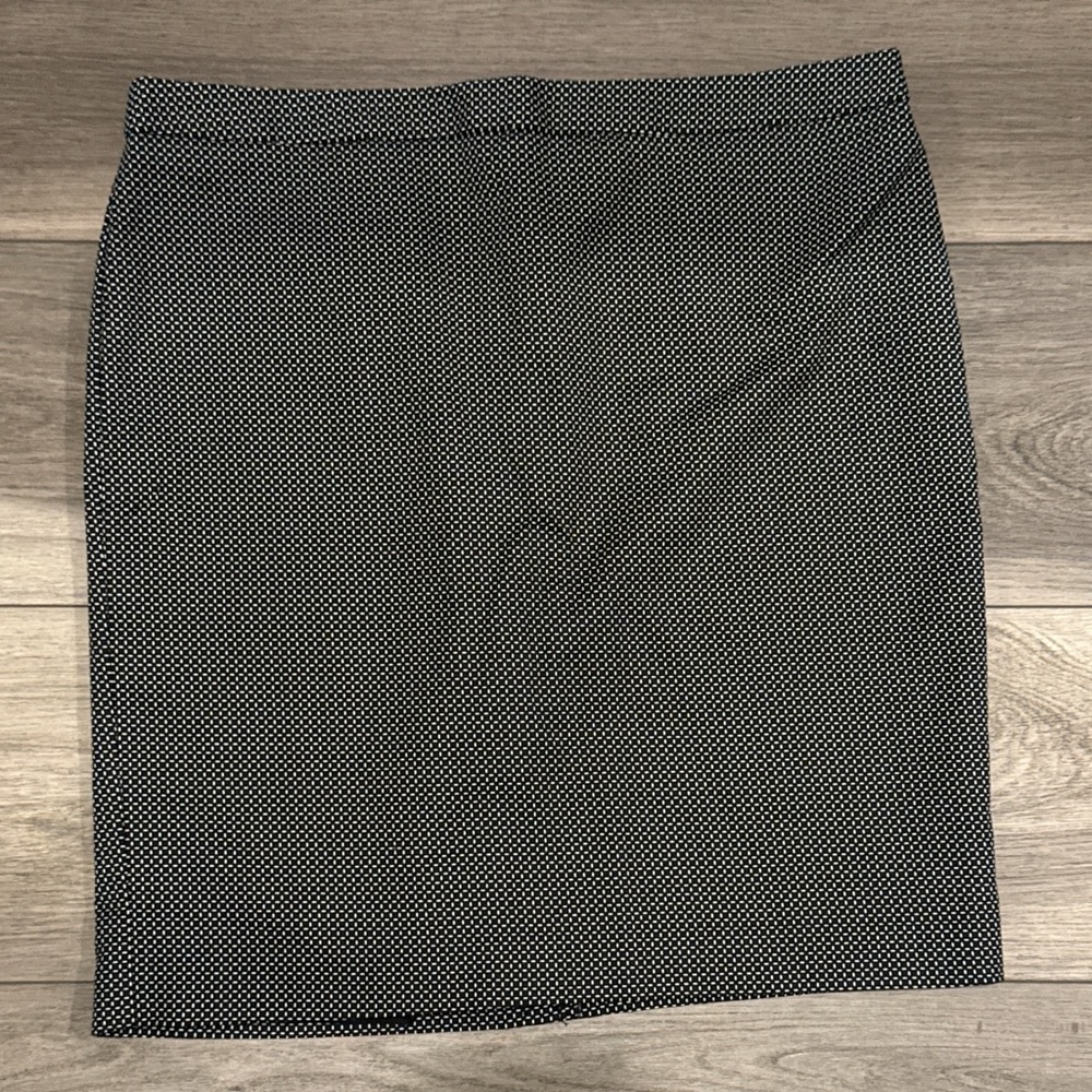 Liz Claiborne Black and White Patterned Pencil Skirt